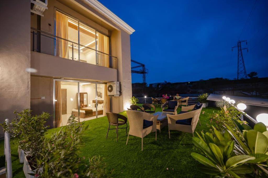 The Retreat-Pool Villa 5Bhk With Indoor Pool And 1200Sq Feet Deck Area Igatpuri Exterior photo